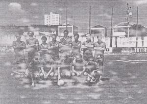 Copa Energia 1985. N foto: Mauro, Lentini, Paulo, Saltini, Trassatte, Walter Márcio, Rio, Roberto, Papinha, Márcio, Bita, Mauro e Mauri. Time da informática num jogo da Copa Energia no dia 7 de setembro contra o time de programação. A informática ganhou nos pênaltis (4 a 2). A informática foi terceiro lugar na Copa Energia porque Trassatte e mais quatro jogadores não puderam participar da final pois viajaram para Jurumirim para participar do Primeiro Seminário Interno da ADC.