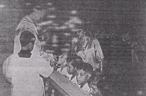 Na foto: Colegas de classe, padre Luiz Gonzaga Passeto, Geraldo olhando para a máquina. Geraldo fez sua Primeira Comunhão na cidade de Lins com nove anos de idade. Ele achava estranho as doutrinas da Igreja. Pelo olhar, percebe-se que ele já se interessava por fotografia.