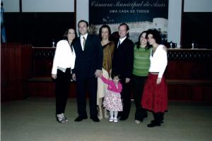 Família reunida em homenagem ao pai, Câmara Municipal de Assis.
Vanessa, Carlos Jr., Mara, Carlos, Viviani, Paula e Veridiana.
