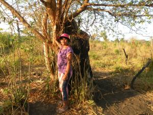 Sua mãe, Kawkamy, na identificação da terra indígena Taego Ãwa.