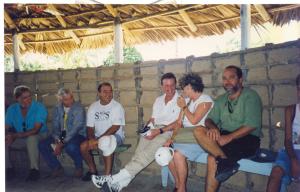 Bertha Becker no Instituto Socioambiental com o professor Wanderley Messias da Costa.