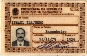 Carteira de identificação do funcionário no período em que o banco ainda pertencia ao governo federal.