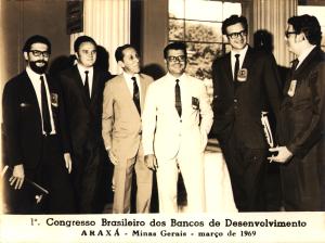 Henio participou do 1º Congresso Brasileiro dos Bancos de Desenvolvimento. Esq.-dir.: Herbert Viana, Melo, Henio, Cid, não identificado e Tarcísio.