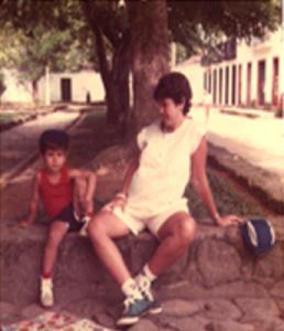 Em férias do BNDES, grávida e com o filho Rodrigo em Parati