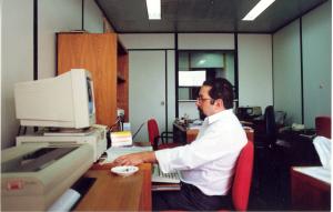 Norival trabalhando no escritório do BNDES em São Paulo.