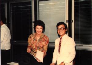 Na sala da presidência do BNDES, Maria Lídia assina contrato com empresa cliente que fazia parte do Polo Petroquímico de Camaçari.