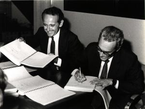 Assinatura contrato de financiamento da Aracruz