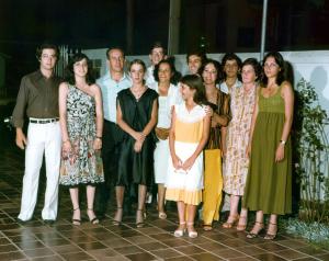 Familiares reunidos na festa de noivado de Alaerte e Ana Cristina, onde realizaram um jantar com torta de morango como sobremesa. Esq.-dir.: Arlindo (cunhado), Sirley (cunhada), José Espíndola, Suziley (cunhada), Oney (sogra), Anderson (irmão), Alaerte, Sanny (irmã), Ana (esposa) e Elerson.