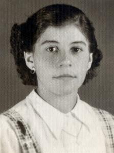 Retrato de Déa tirada no Colégio São Domingos, onde vivia como interna, trabalhando para pagar seus estudos.