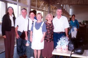 Carmen e os colegas que estavam prestes a se aposentar, no encontro de pré-aposentados que havia sido organizado pelo Programa de Talentos da CTBC. Na foto estão Maria Amélia, Paulo, Cleusa, Nancy, Carmen e Walter (esq./dir.).