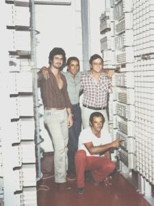 Luis Carlos, José Mario, Evauri e Luis Mentes, da esquerda para a direita, na central antiga.