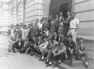 José com sua turma de Engenharia às vésperas da formatura.