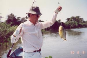 José pescando no Rio Paraguai