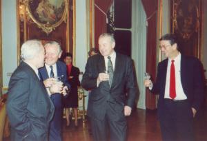 Reunião com compradores alemães e franceses para discutir preço do minério para o ano seguinte. Estratégia comercial bastante arrojada na ocasião.