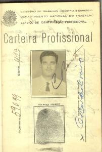 Imagem da carteira de trabalho de Oscar, tirada em 1953.