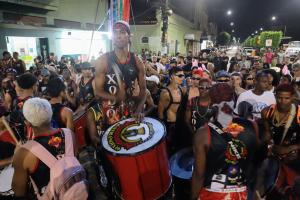 O mestre fala que este é o momento de concentração da bateria, organização dos músicos e de concentrar todos os treinos e ensaios para colocar em prática. Ele diz que é uma emoção muito grande e 