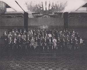 Walter Pohl (quinta pessoa à direita, na terceira fila) costumava participar do Churchill Worldwide, encontro organizado pela Johnson & Johnson Internacional que acontecia a cada dois anos em diferentes países.