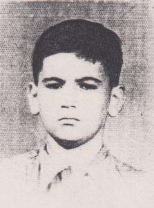 Retrato de Antonio em uma fotografia 3x4.