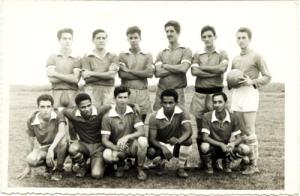 Time do Capetinga Futebol Clube no qual Vicente Bernardes (terceiro, à esquerda em pé) era lateral direita. 1995.