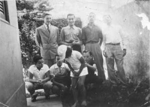 Arildo Zorzanelli (no fundo à direita) com amigos.