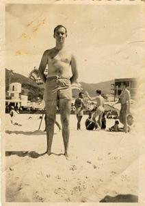 Na praia do Leblon.