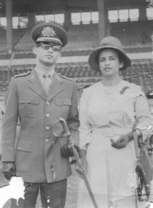 Roberto e sua mãe no campo do Vasco da Gama.