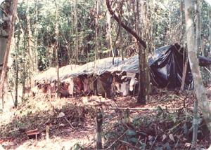 Acampamento pioneiro (alvo Seringa) durante a fase de exploração na Serra dos Gradaús, PA.