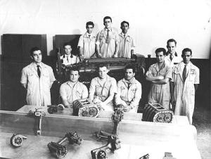 Grupo de uniforme em curso na General Motors.
