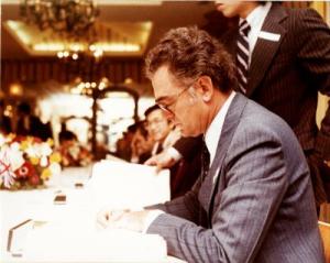 Assinatura de Luiz no Contrato de Empréstimo de 200 milhões para a Cia. Vale do Rio Doce.