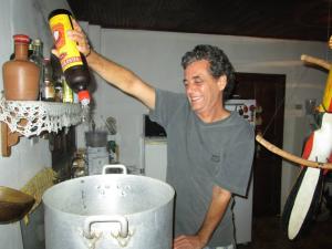 Preparando para a comemoração do levantamento do mastro a São Benedito.