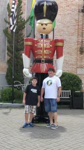 Foto tirada em Campos do Jordão com o filho Pedro durante o festival de inverno de 2012. A família tem o costume de visitar sempre a cidade.