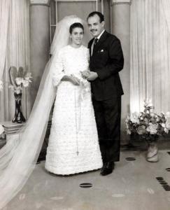 Odete e Amaury Roldán durante o seu casamento na Igreja Nossa Senhora do Carmo.