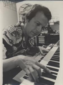 Célio Balona e seu teclado.