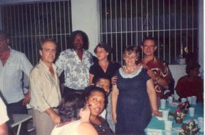 Luís Fernando, Milton Nascimento e amigos reunidos no aniversário de Cimida. Rio de Janeiro, RJ – 1993.

Personagem: Fernando, Bituca, Cimida, Iune, Sebastião, Estela, Creusini e José.

Irmão adotivo de Milton Nascimento, Luís também fora criado em Três Pontas por D. Lilia e S. Zino. Hoje vive no Rio de Janeiro, onde é proprietário de uma banca de revistas.