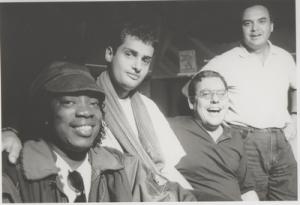 legenda: Milton Nascimento, Robertinho Brant, Fernando Brant e Juarez Moreira na gravação do cd “Lugares”. Rio de Janeiro RJ - 1993. Foto: Fernando Fiuza.<br>personagem: Milton Nascimento, Robertinho Brant, Fernando Brant e Juarez Moreira<br>historia: Robertinho Brant é sobrinho de Fernando Brant. Inicia seus estudos musicais aos 12 anos, quando de interessa pelo violão. Seus parceiros são: Murilo Antunes, Tavinho Moura, o tio Fernando Brant. Seu segundo cd são regravações de musicas de Milton Nascimento, foi feito em parceria com o baterista André Queiroz e lançado por um selo americano.  Robertinho também atuou em uma vertente mais rock`n roll com a banda Armazém formada por ele, Tatá Spalla e Mauro Beléu.<br>
