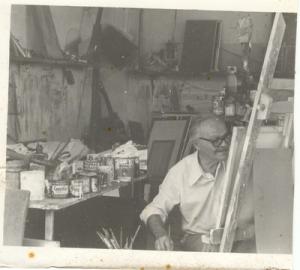 Godofredo Guedes, pai de Beto Guedes, pintando um quadro em sua oficina.