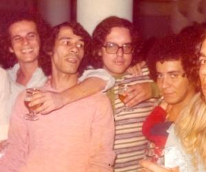 Ronaldo Bastos, Novelli, Fernando Brant, Márcio Borges e, no canto, Tavinho Moura na festa de casamento de Silvana e Beto Guedes.