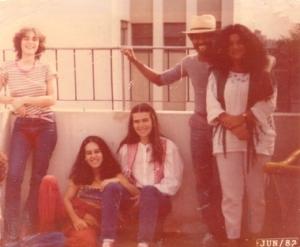 Reunião de amigos na casa dos Guedes. Cantora portuguesa Eugínia Melo e Castro, Gisele, Silvana, Robertinho Silva e Aleuda.