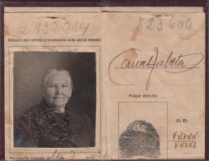 Cédula de identidade de Adela G. Roitman, mãe de Benjamin Roitman. Na década de 1920, parte da família (filhos e marido) emigraram para o Brasil e a Argentina.