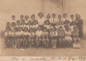 Turma da escola israelita em que Clara Roitman, filha de Benjamin, estudou, no Rio de Janeiro.