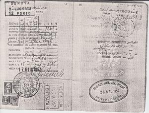 Na página esquerda, visto cedido pela Embaixada Suiça, no Cairo (Egito). Na página direita, não é possível identificar de onde é o carimbo. Este documento permitiu a saída de Lydia Dassa e de sua família do Egito, para emigrar para o Brasil. Saíram do Egito por causa de divergências políticas e religiosas, que era motivo de perseguição ao judeus vivendo no país. Idiomas: italiano, árabe e idioma não identificado.