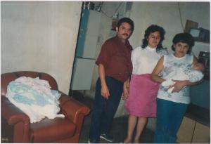 No meio da festa de batizado. Na foto: o marido Francisco, Ana, a cunhada Selma e o sobrinho Rafael.