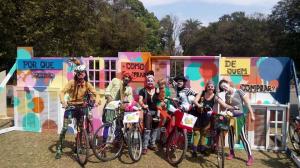 Performance dos Reciclowns na Virada Sustentável para promover o uso da bicicleta na busca de menos poluição, Parque do Ibirapuera.