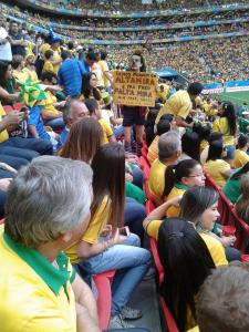 Pi-uii entrou no estádio e conseguiu fazer uma manifestação em defesa dos índios em plena Copa.