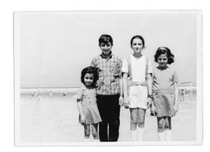 Passeio em Santos.Salma, Bechara, Miriam, Samira. A foto sempre pertenceu a Aziz, que ficava poucos dias em Santos, pois trabalhava em São Paulo.