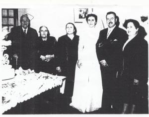 O casamento realizou-se em Santos, local da família da noiva. A comida do casamento era uma mistura da culinária árabe com a brasileira. Toda a família de Aziz já estava no Brasil. A esposa, Nadima, nasceu em Santos e lá morou até o casamento, quando veio para São Paulo.
O casamento foi no Clube Sírio-Libanês, em Santos.
A avó materna de Nadima e a mãe de Aziz são primas.