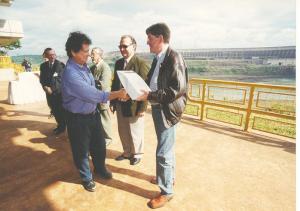 Samuel Silva é homenageado por  ocasião de 15 anos de serviços prestados a Itaipu Binacional