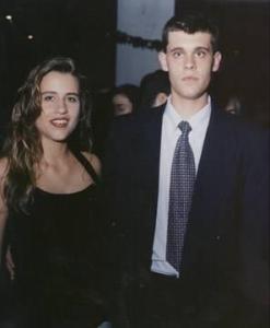 Luciana, filha de Victorio Bernasconi Júnior, no dia de sua formatura em Engenharia Civil (USP) com seu irmão Cristiano. A festa foi realizada no Clube de Campo do São Carlos Clube em 22/12/1997.