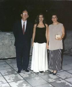 Victorio Bernasconi Júnior, sua filha Luciana e esposa, dona Silene, na formatura de Luciana em Engenharia Civil na USP. São Carlos, SP, 20/12/1997
