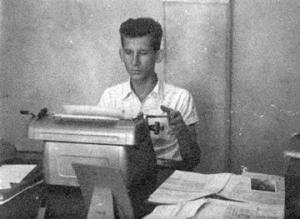 Victorio Bernasconi Júnior, trabalhando como auxiliar de escritório, na empresa Diamantul, seu primeiro emprego. São Carlos, SP, 07/08/1959